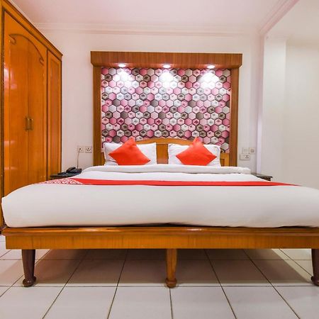 Oyo V International Hotel Amritszár Kültér fotó