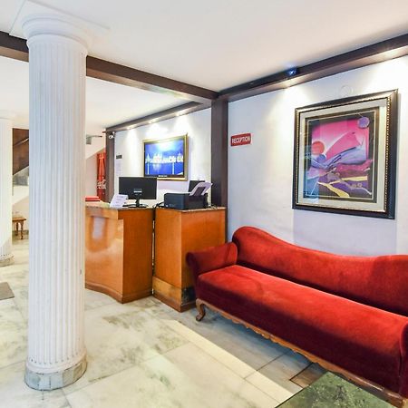 Oyo V International Hotel Amritszár Kültér fotó