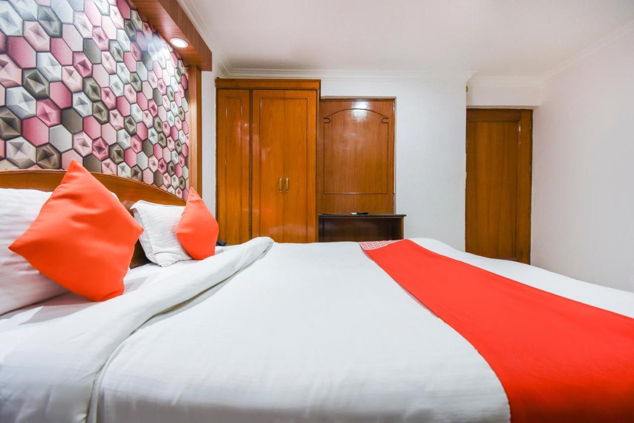 Oyo V International Hotel Amritszár Kültér fotó