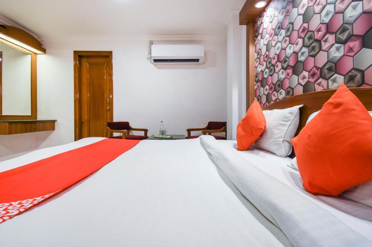 Oyo V International Hotel Amritszár Kültér fotó