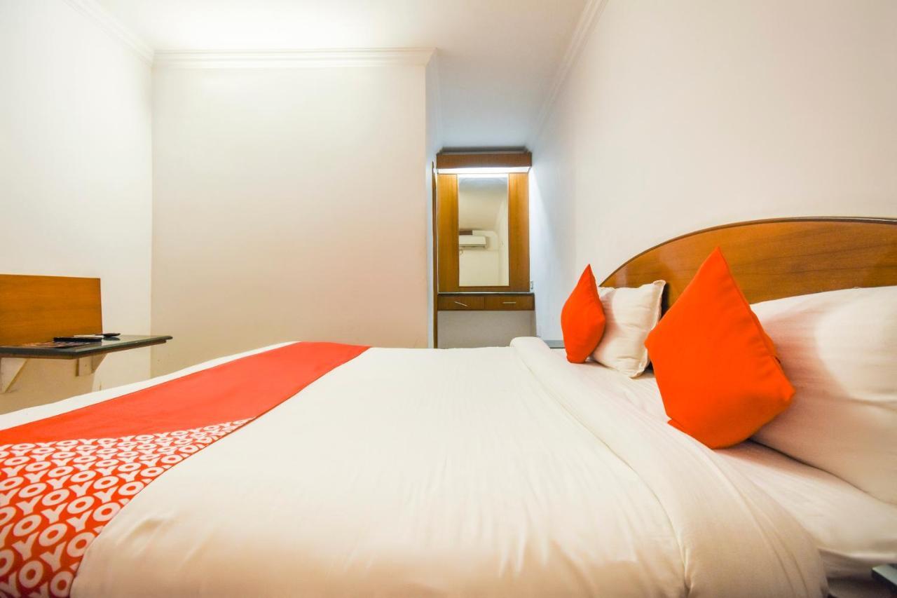 Oyo V International Hotel Amritszár Kültér fotó