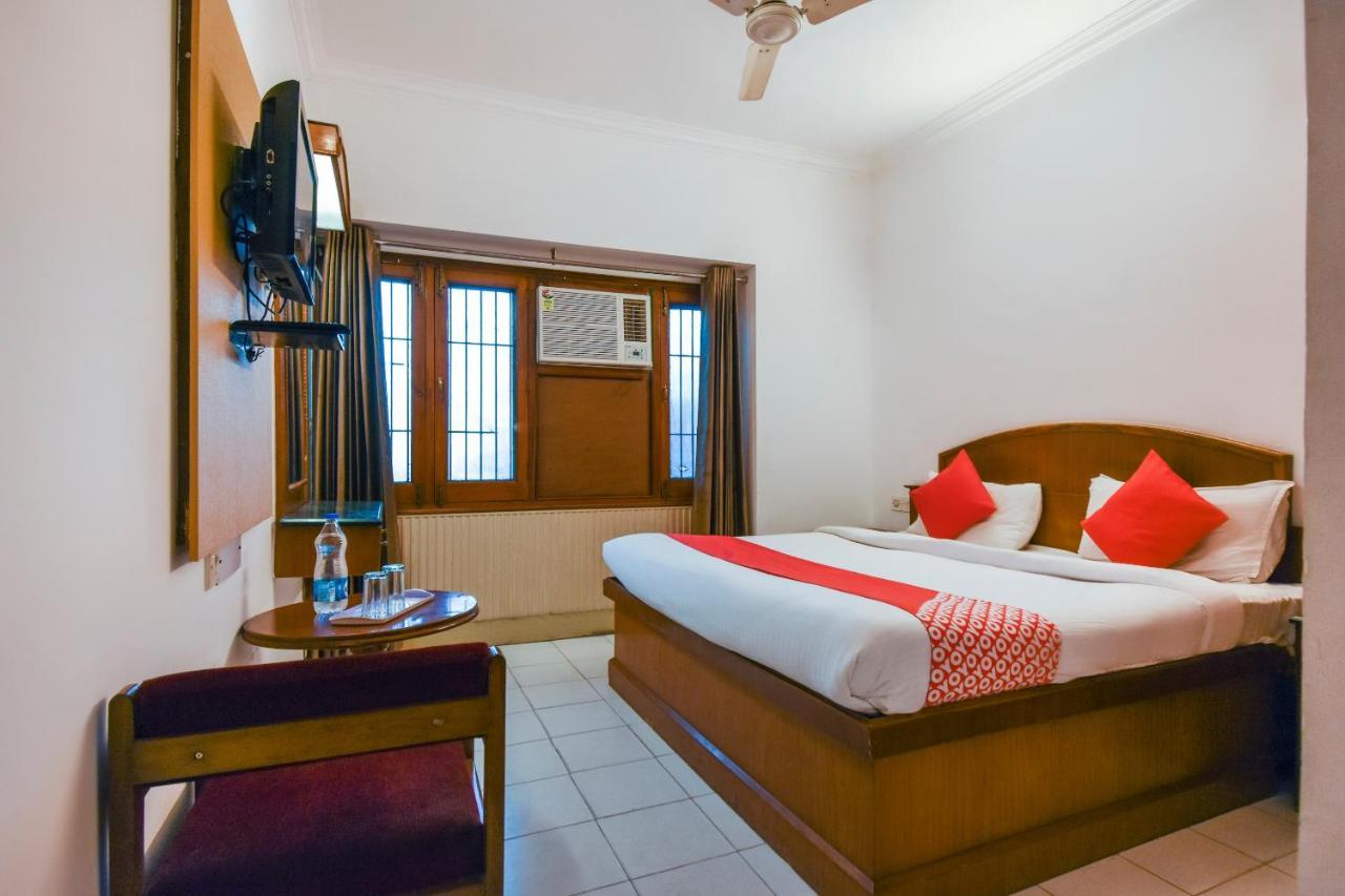 Oyo V International Hotel Amritszár Kültér fotó