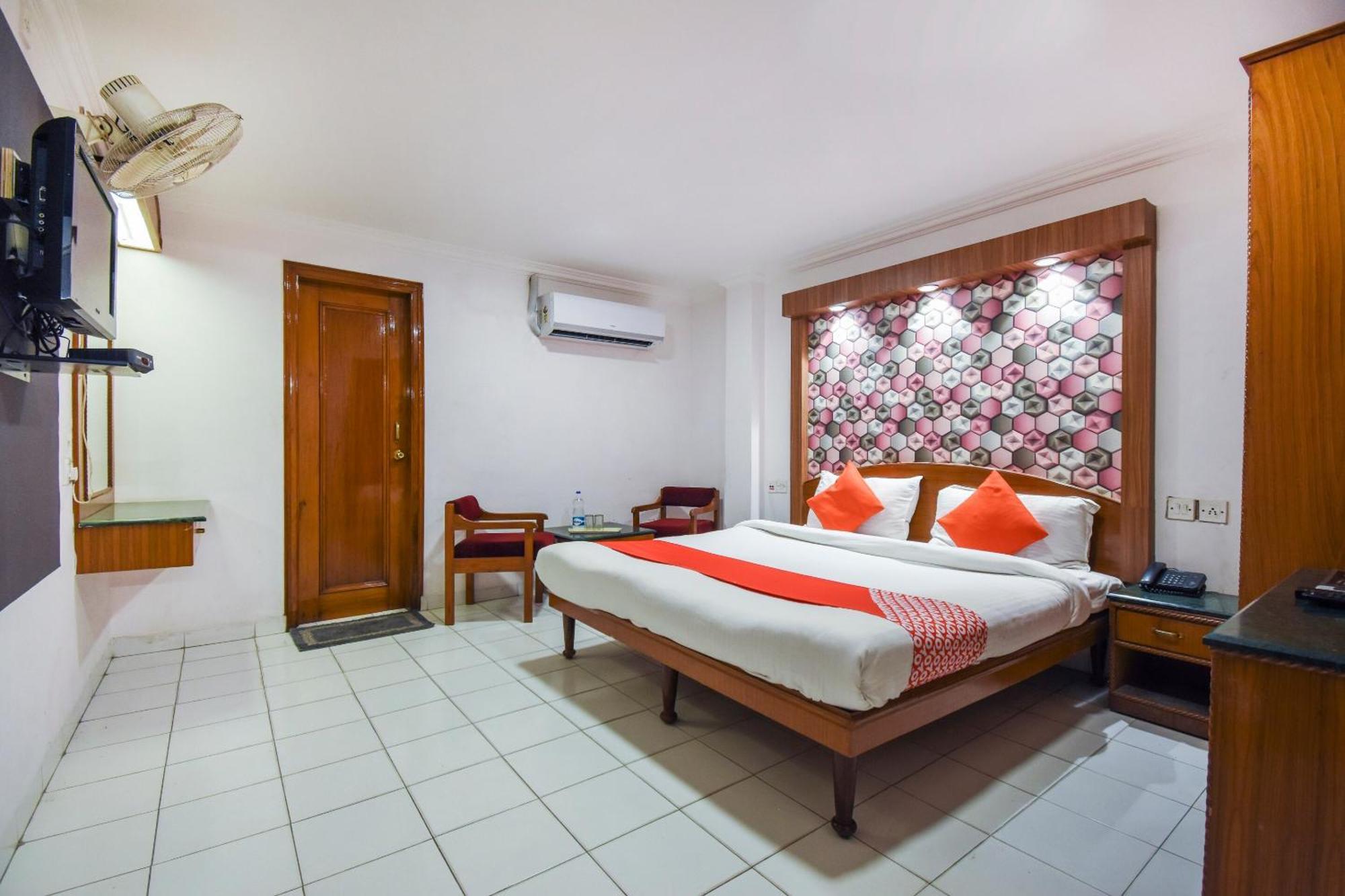 Oyo V International Hotel Amritszár Kültér fotó