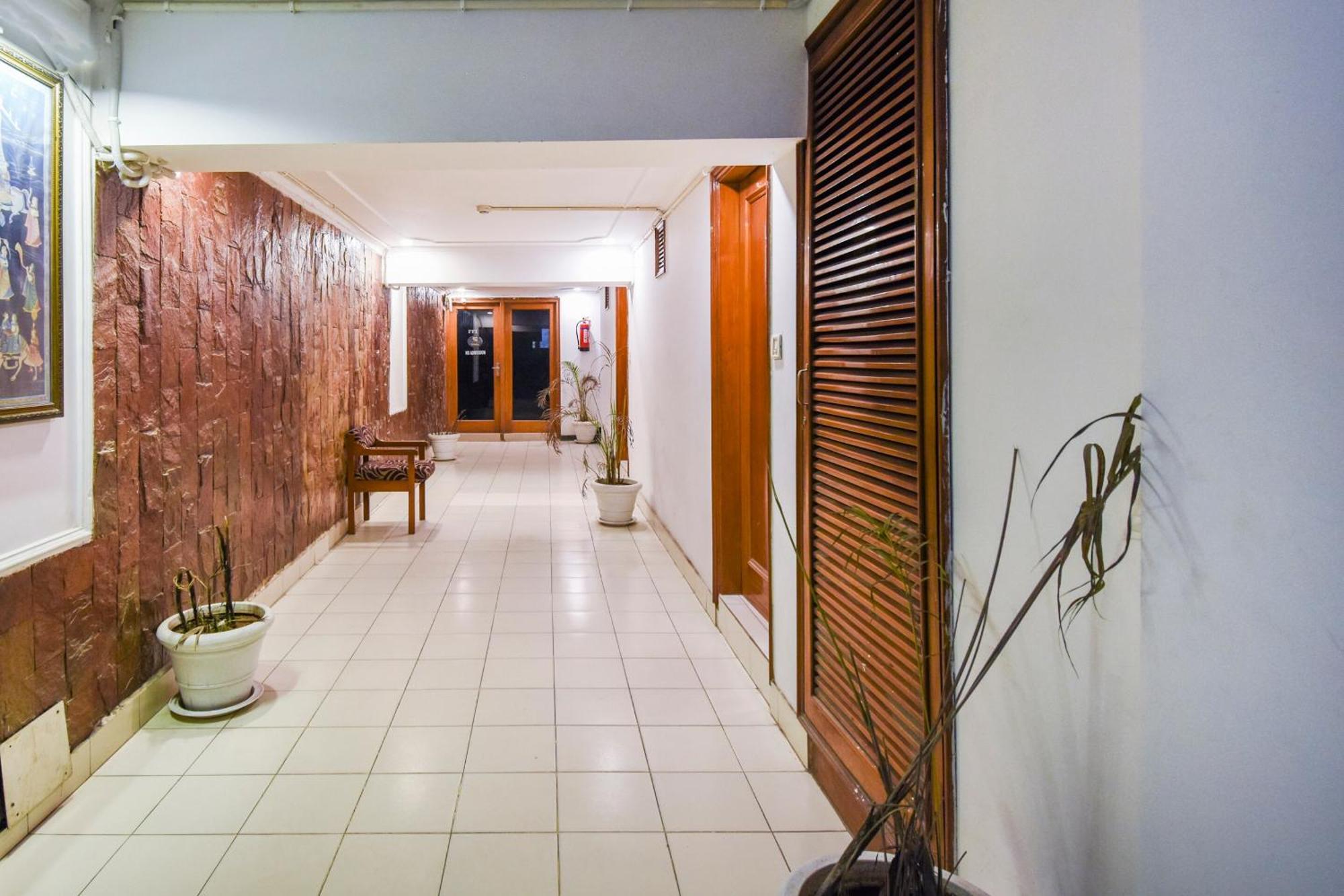 Oyo V International Hotel Amritszár Kültér fotó